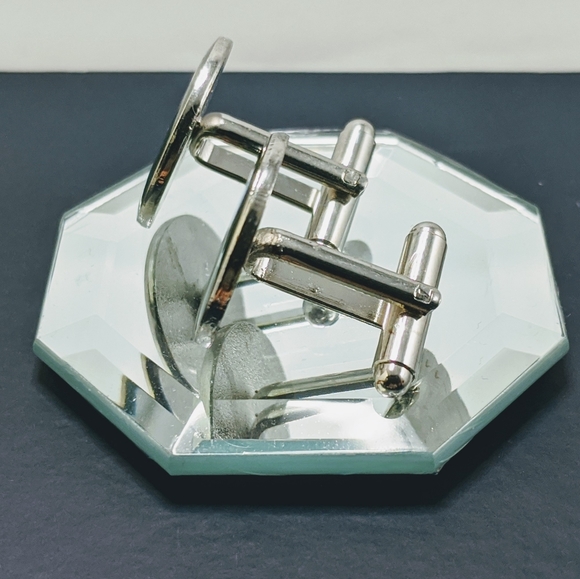 Classy Men's Green Golf Cufflinks - Picture 3 of 5